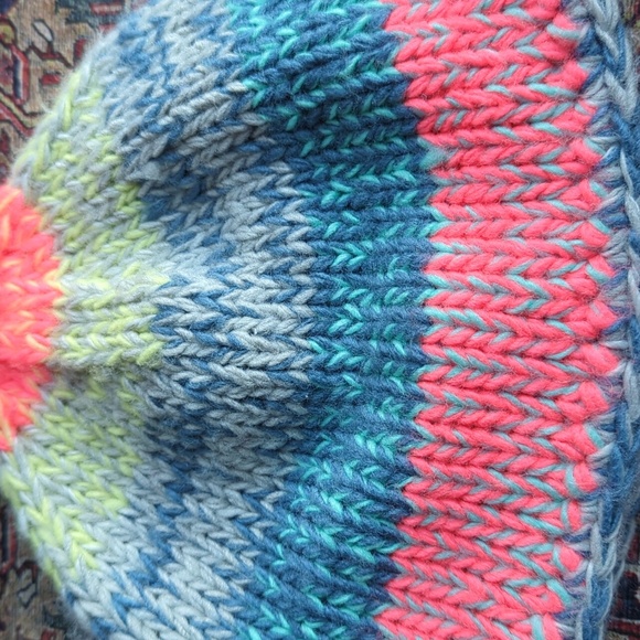 Billabong Pom Pom Beanie - Picture 6 of 12